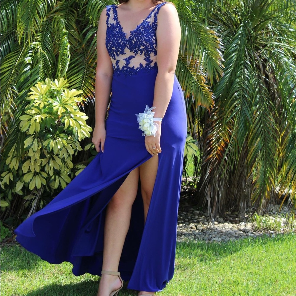 Royal blue lace prom dress💙